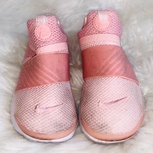 girls size 12 peach nike presto